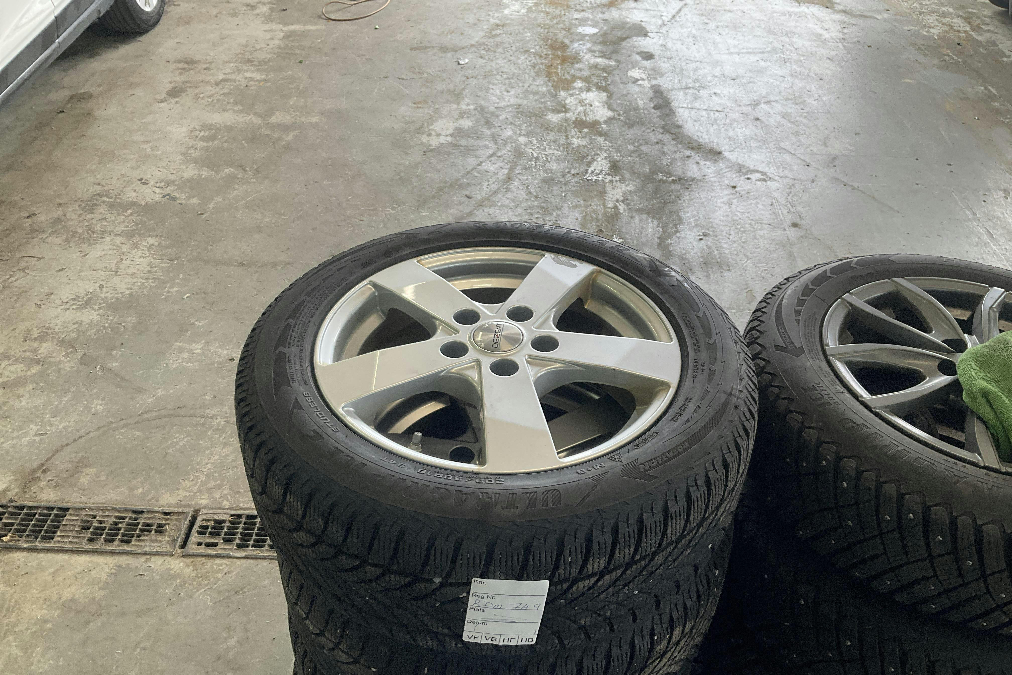 Vehicle Image 14