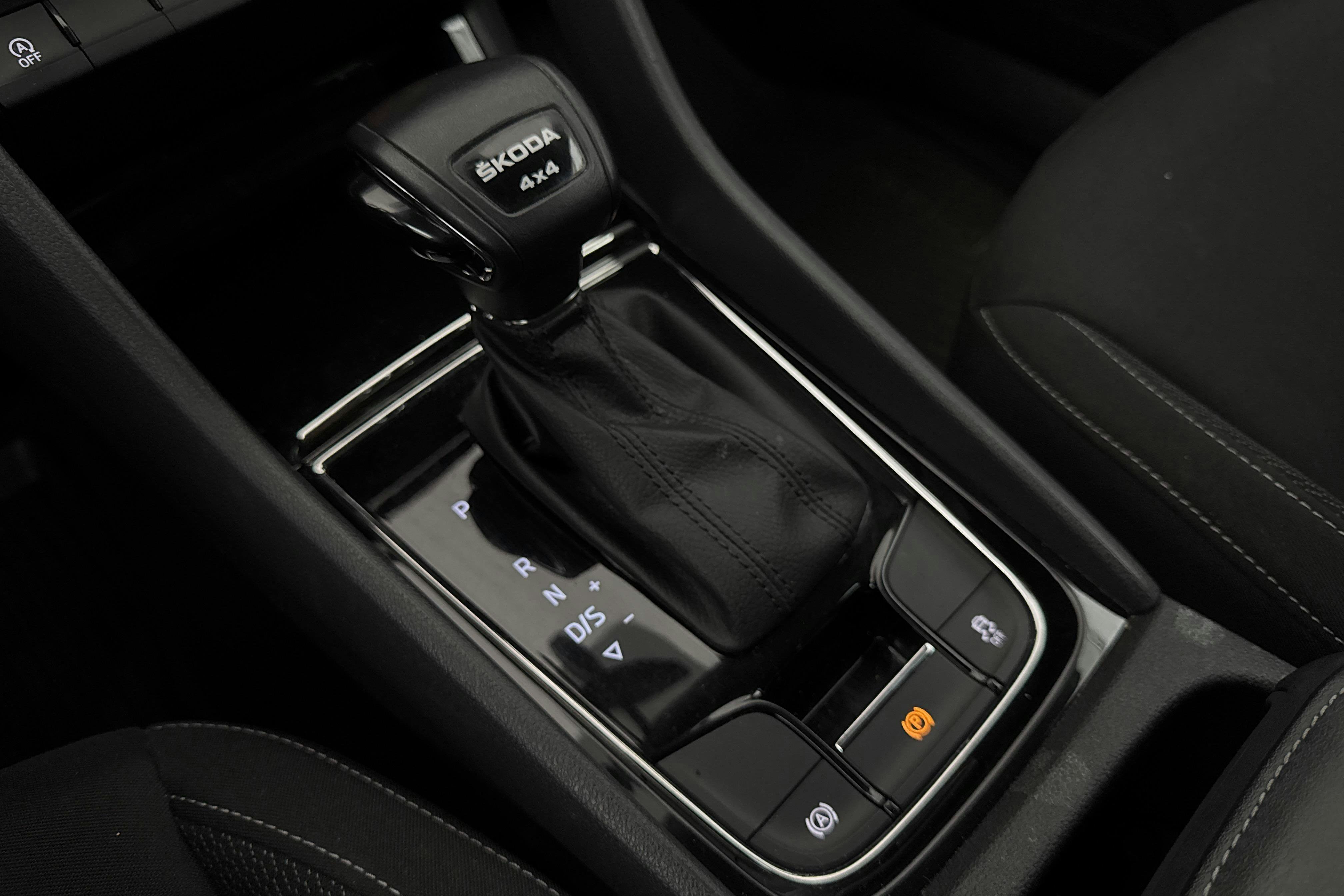 Vehicle Image 15