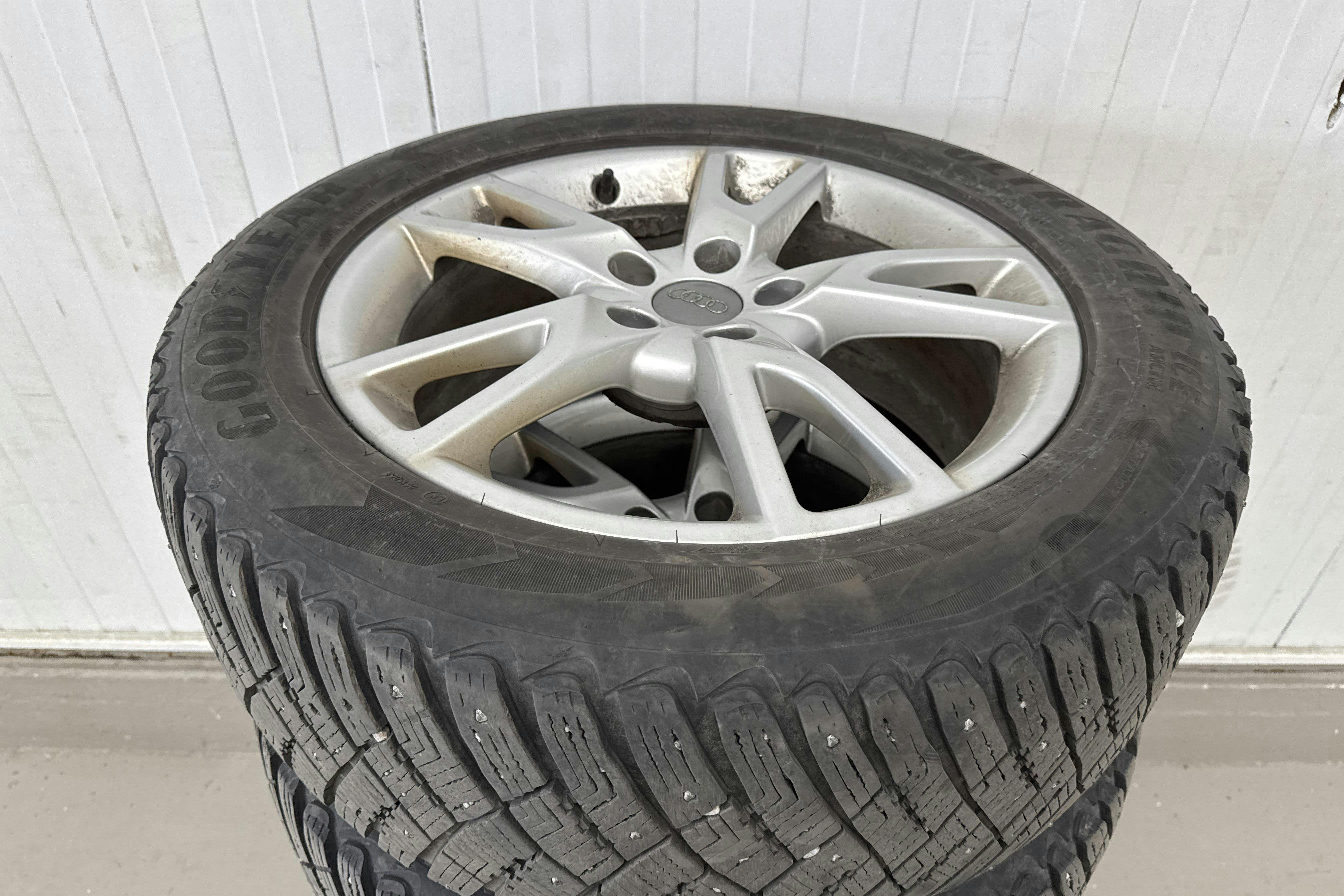 Vehicle Image 16