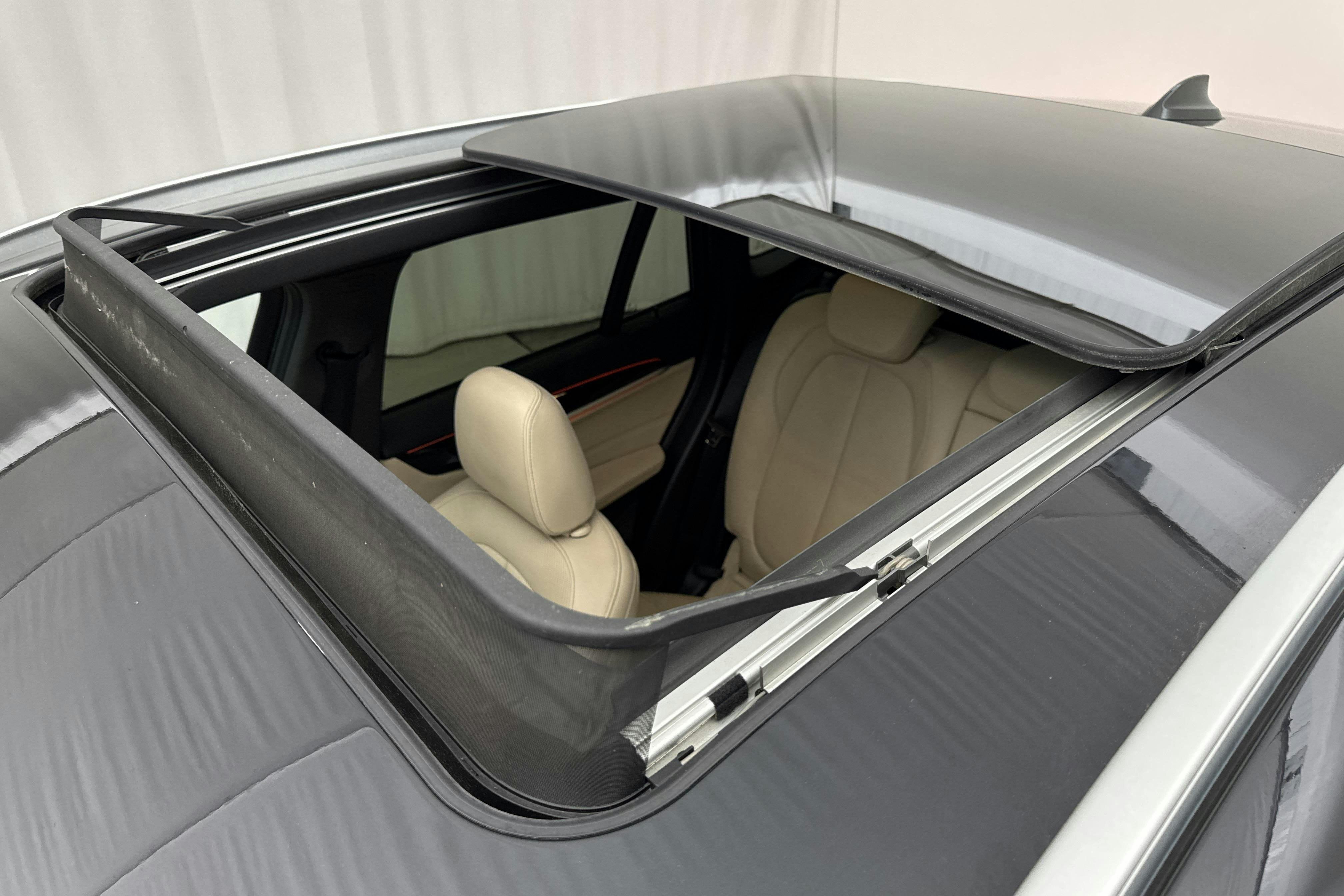 Vehicle Image 19