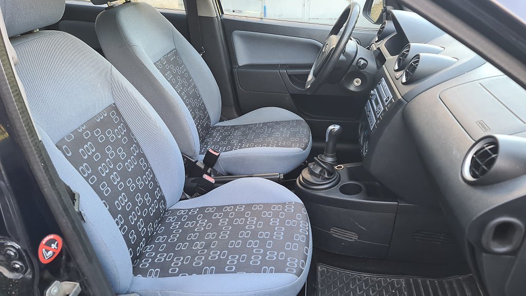 Vehicle Image 9