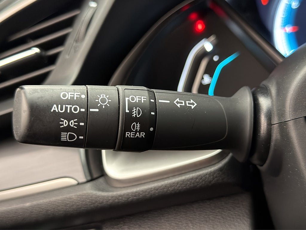 Vehicle Image 25