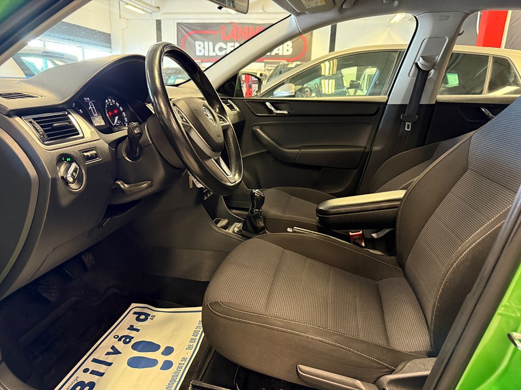 Vehicle Image 11