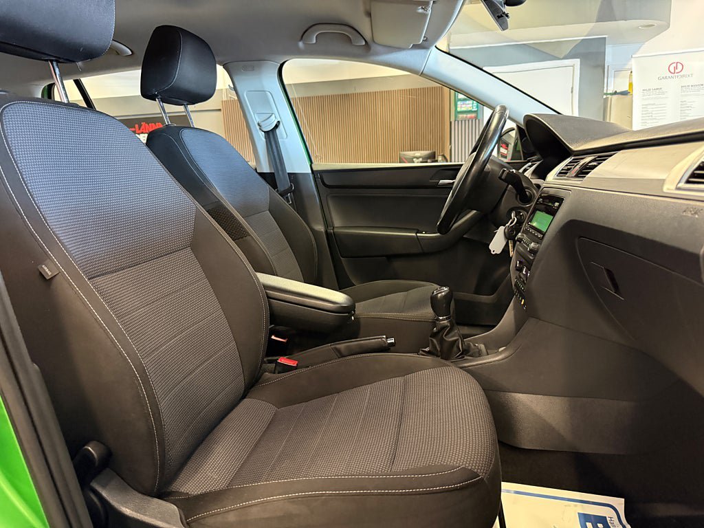 Vehicle Image 16