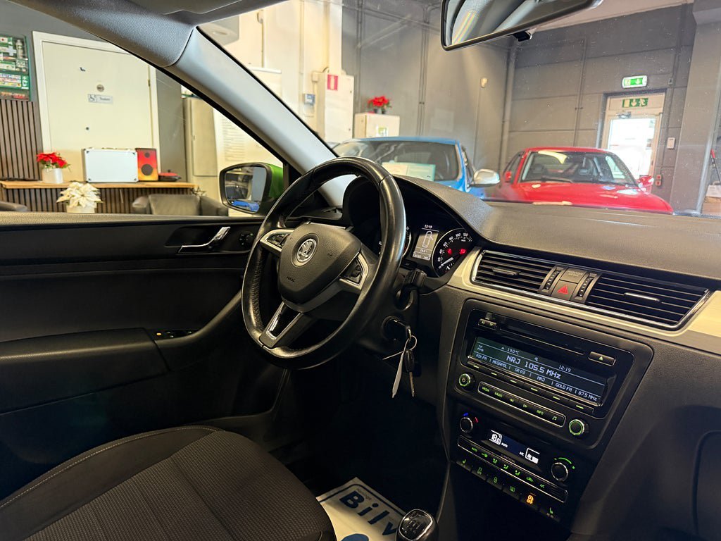 Vehicle Image 18