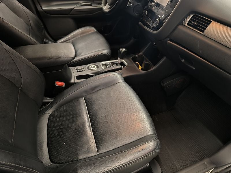 Vehicle Image 10