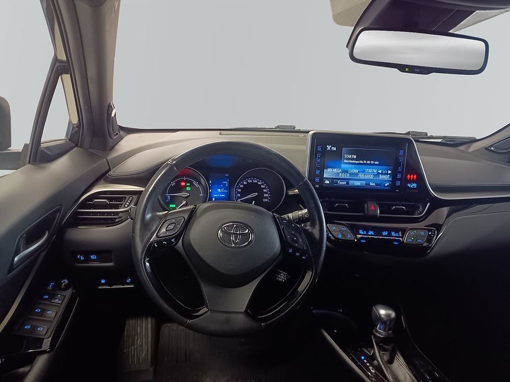 Vehicle Image 10