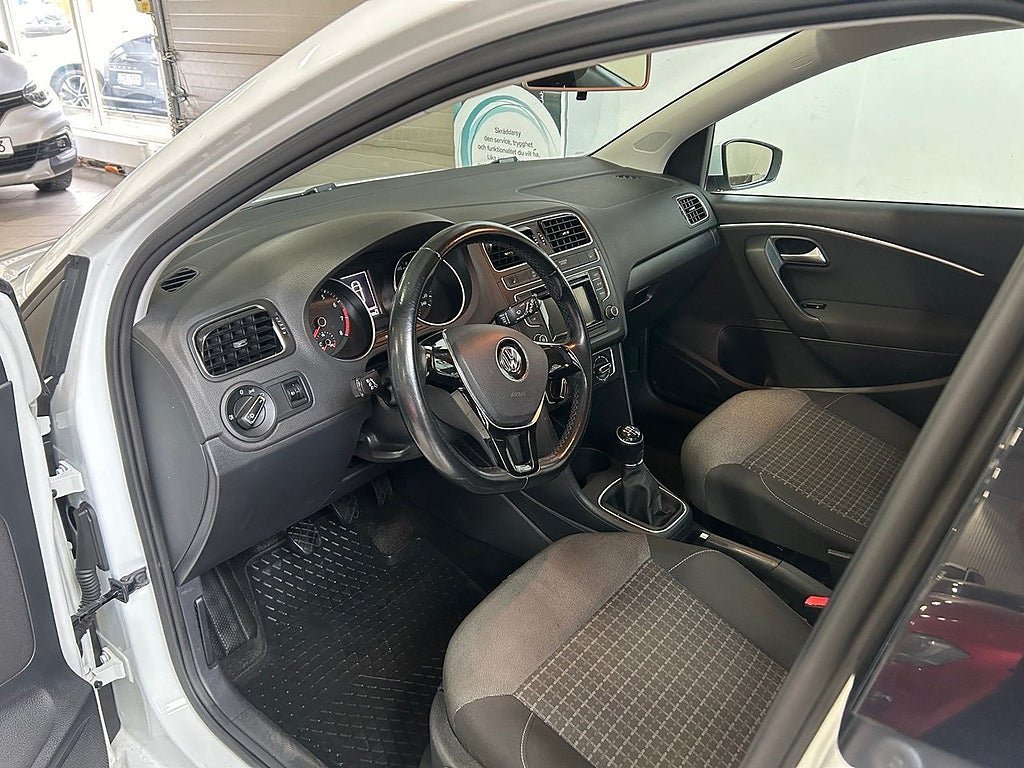 Vehicle Image 11