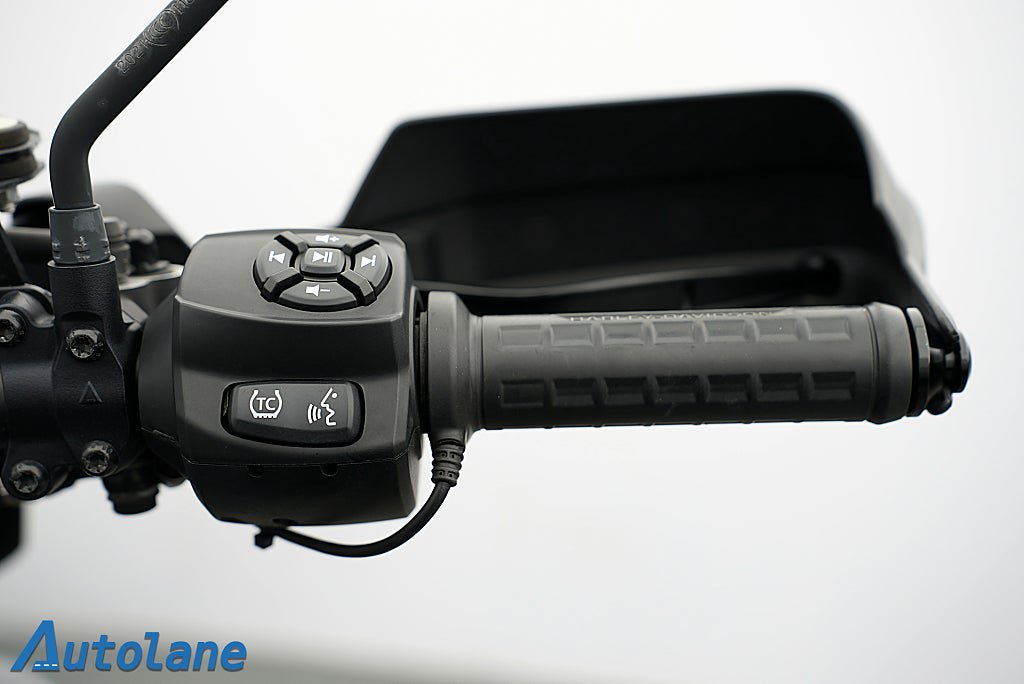 Vehicle Image 25