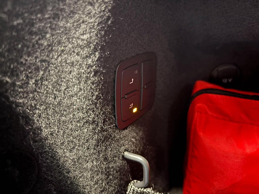 Vehicle Image 25