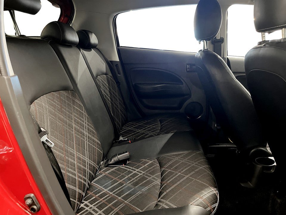 Vehicle Image 13