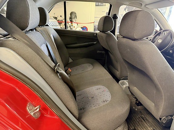 Vehicle Image 12