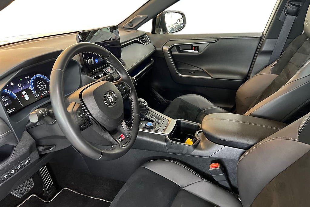Vehicle Image 13