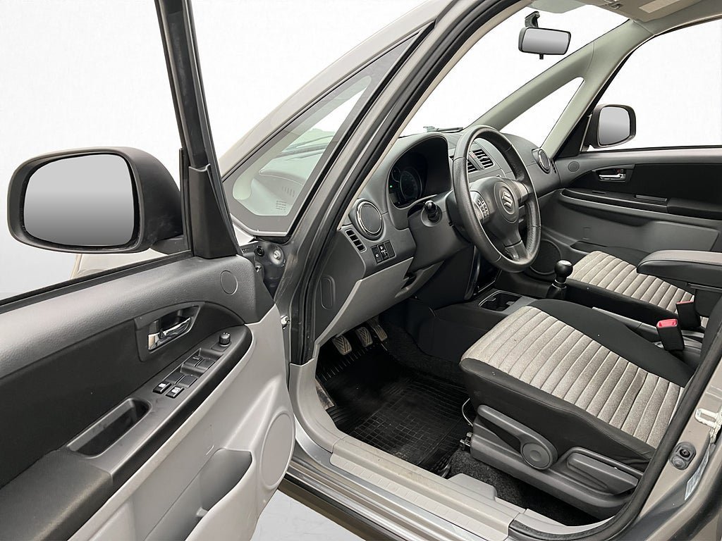Vehicle Image 10