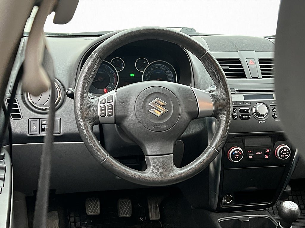 Vehicle Image 11