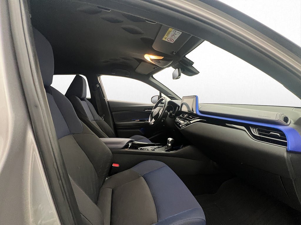 Vehicle Image 25