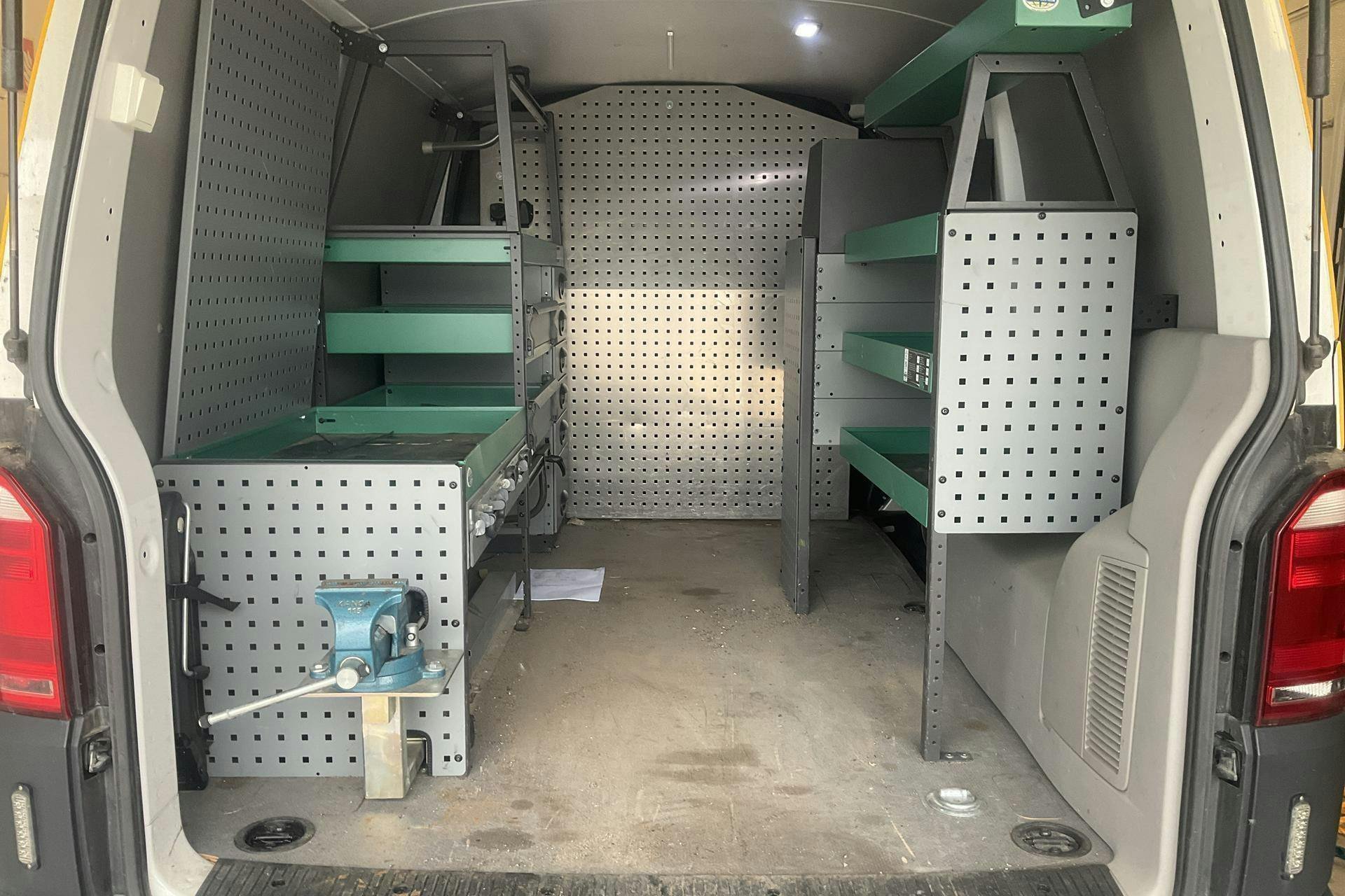 Vehicle Image 9