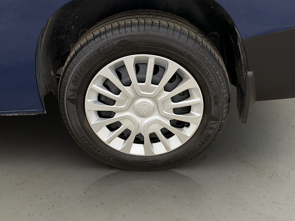 Vehicle Image 32