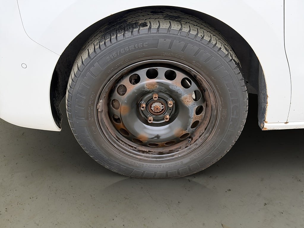 Vehicle Image 25