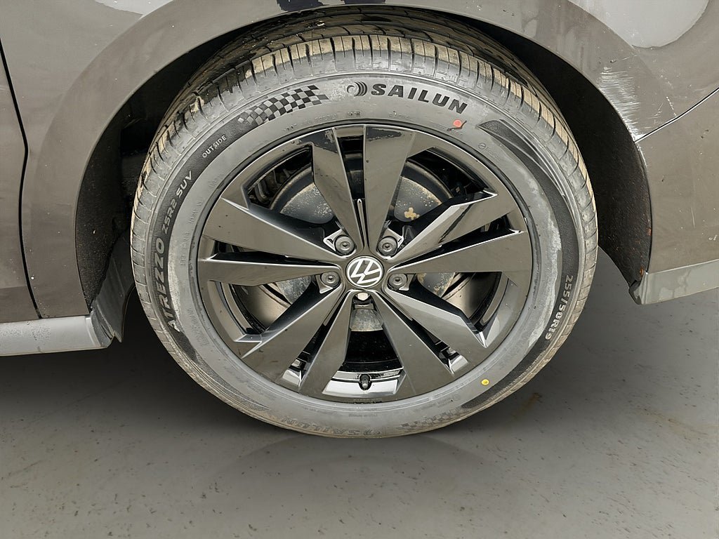 Vehicle Image 35