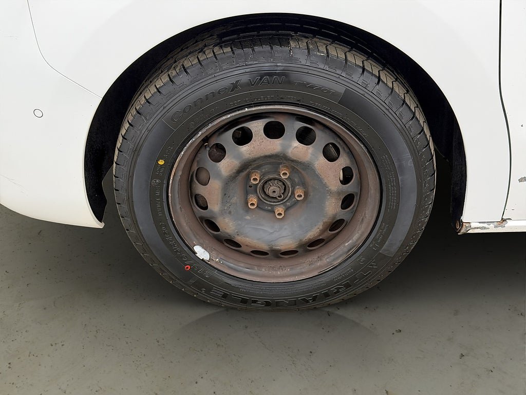 Vehicle Image 26