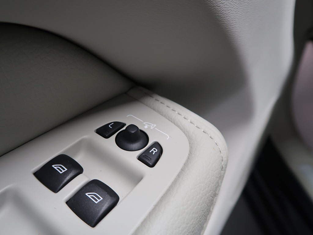 Vehicle Image 38