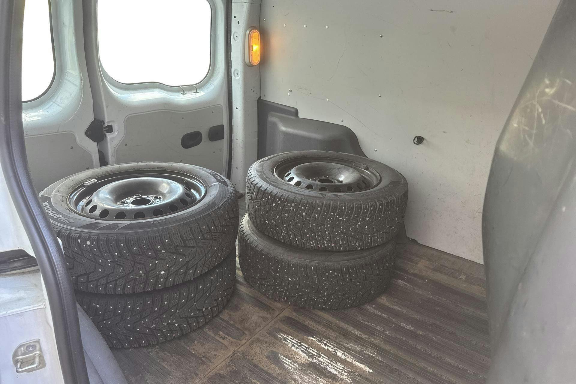 Vehicle Image 8