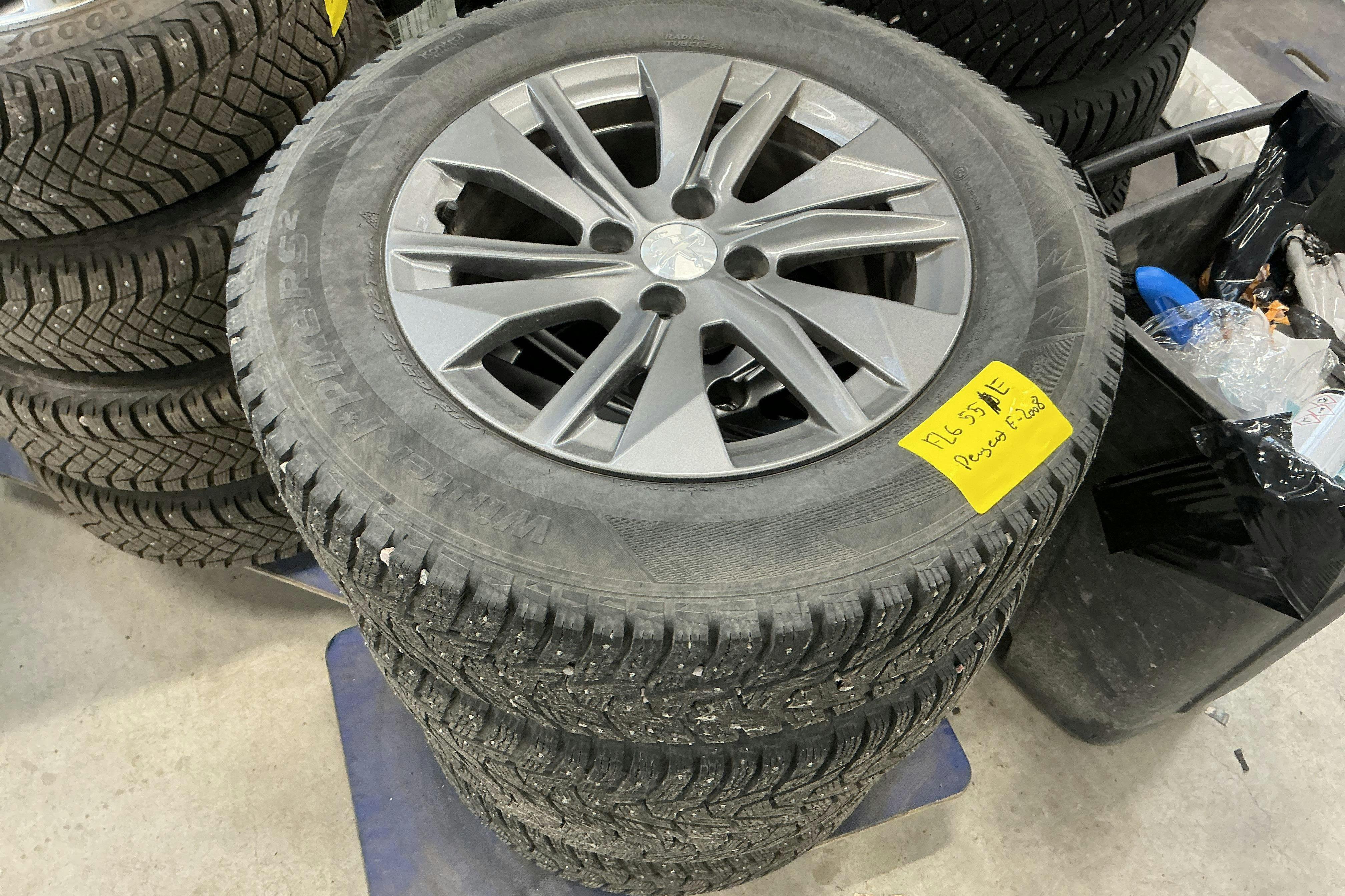 Vehicle Image 15