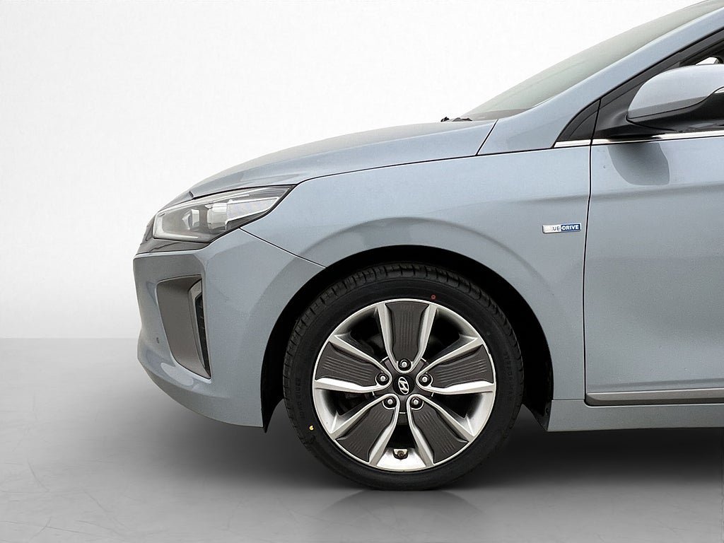 Vehicle Image 32