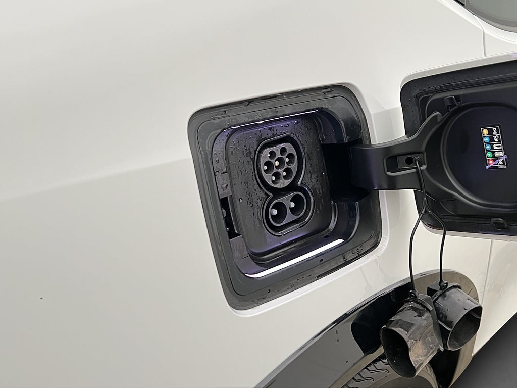 Vehicle Image 25