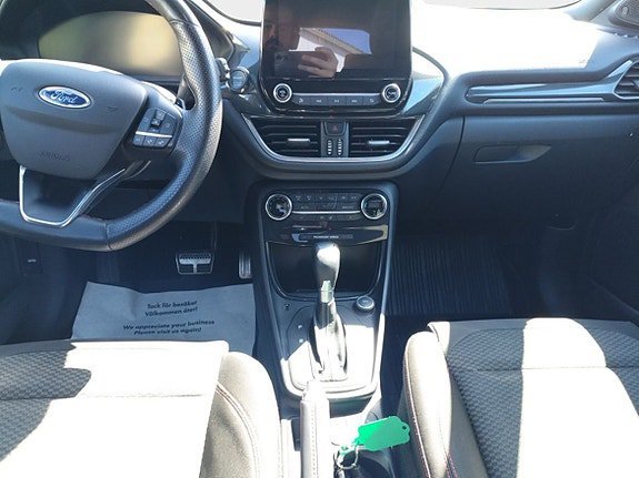 Vehicle Image 10