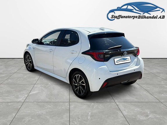 Vehicle Image 8
