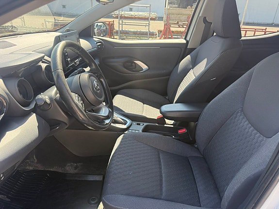 Vehicle Image 11