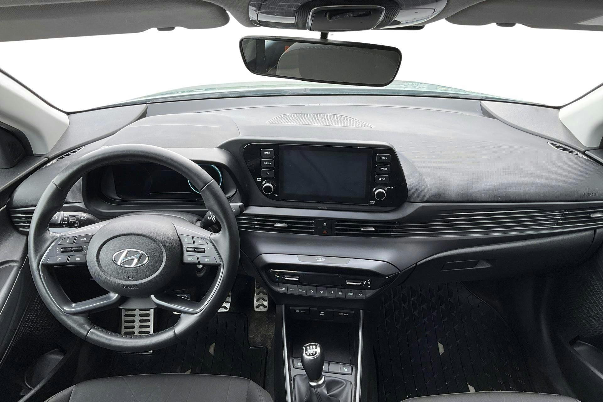 Vehicle Image 6