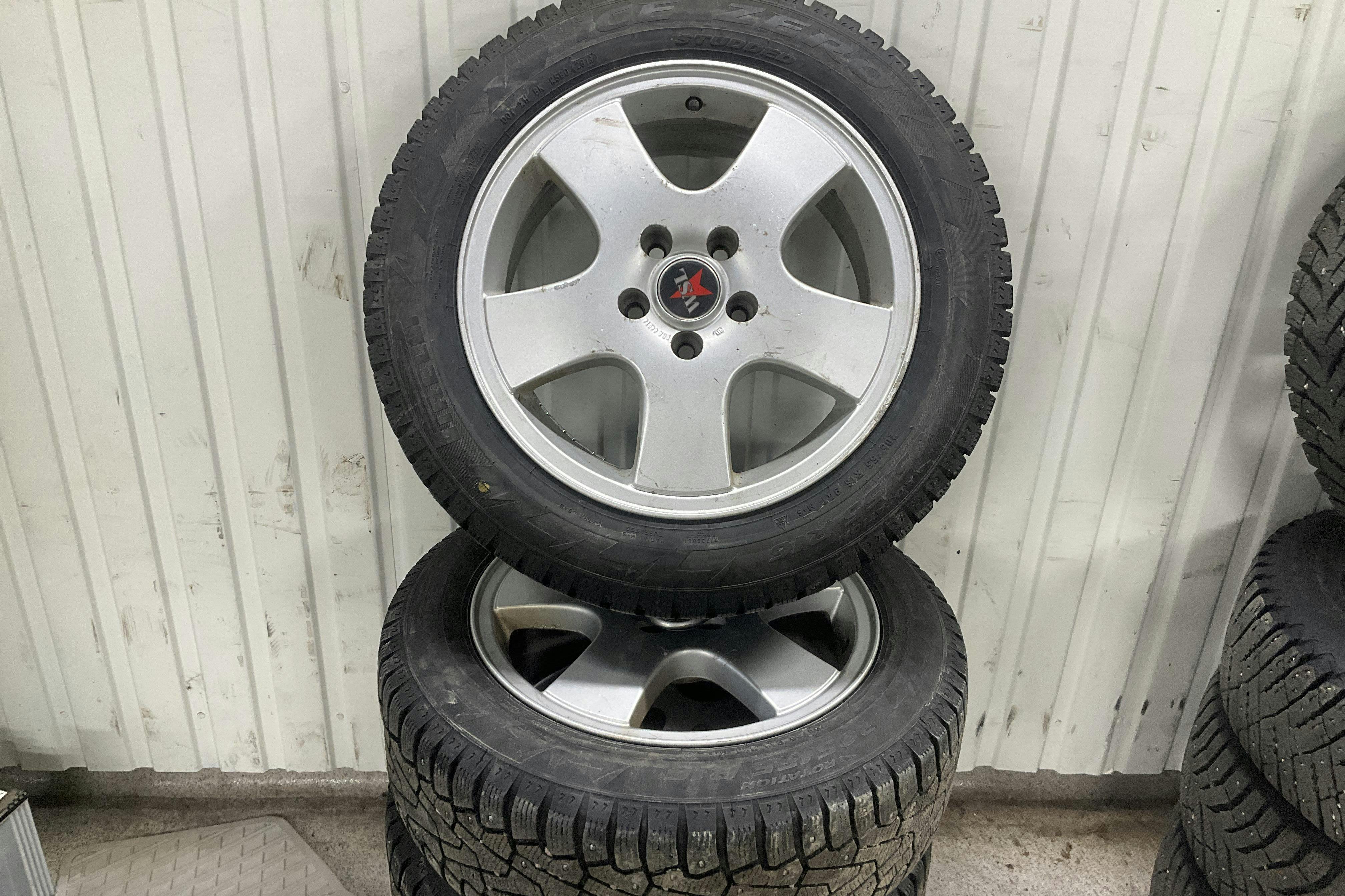 Vehicle Image 13