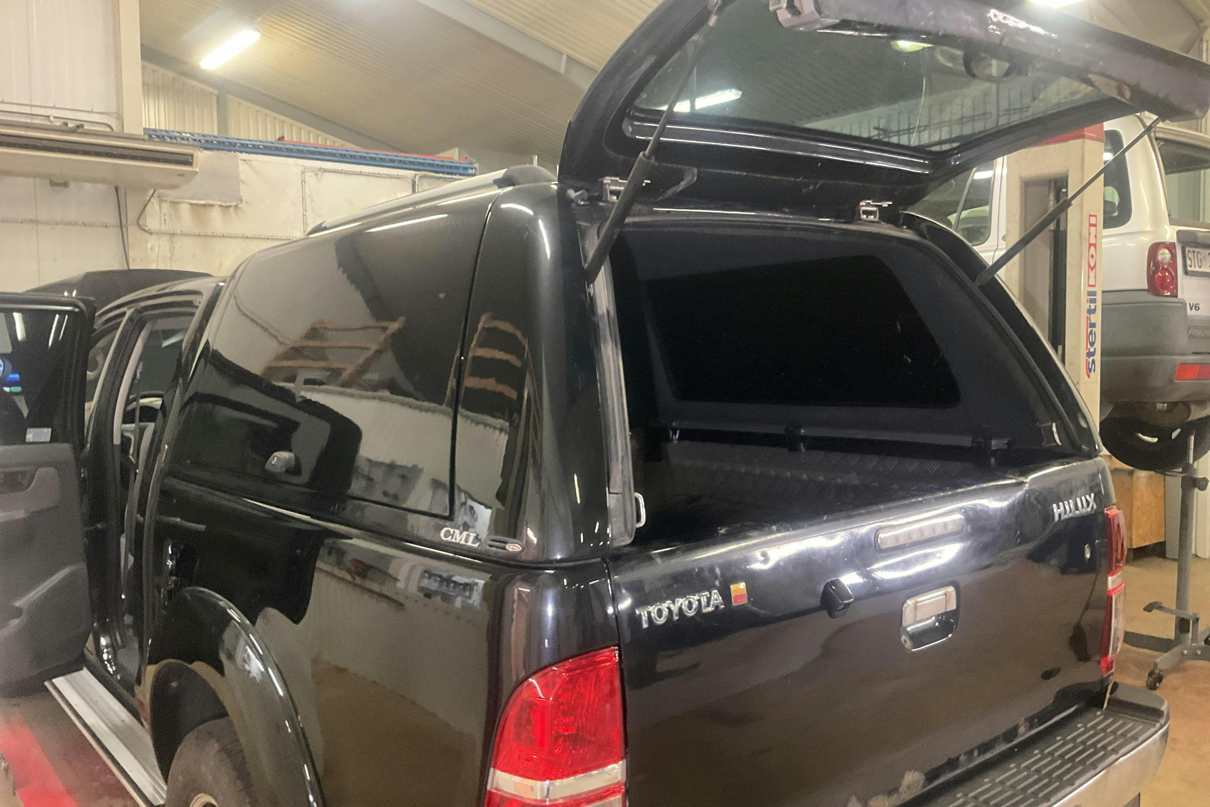 Vehicle Image 16