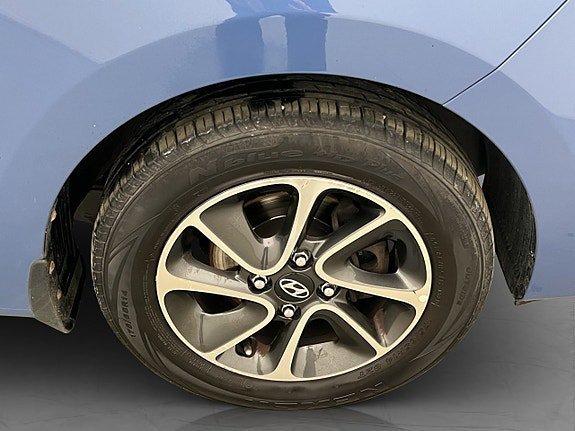 Vehicle Image 24