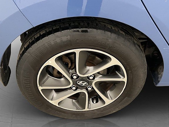 Vehicle Image 25