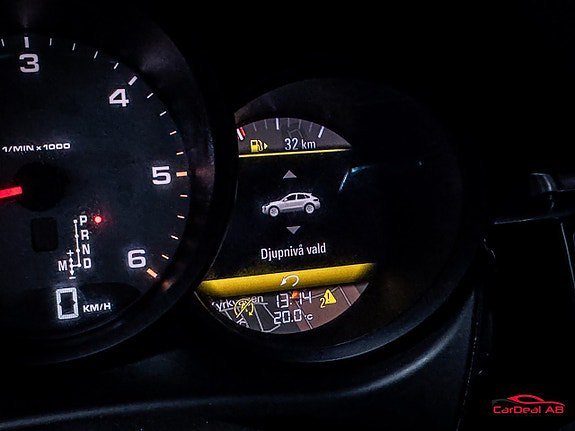 Vehicle Image 25