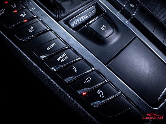 Vehicle Image 32