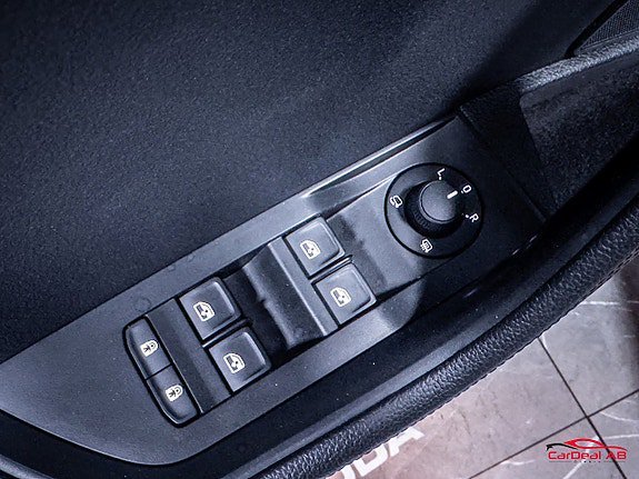 Vehicle Image 37