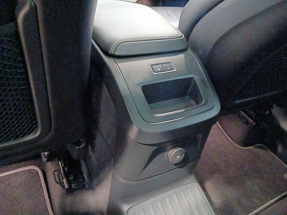 Vehicle Image 24