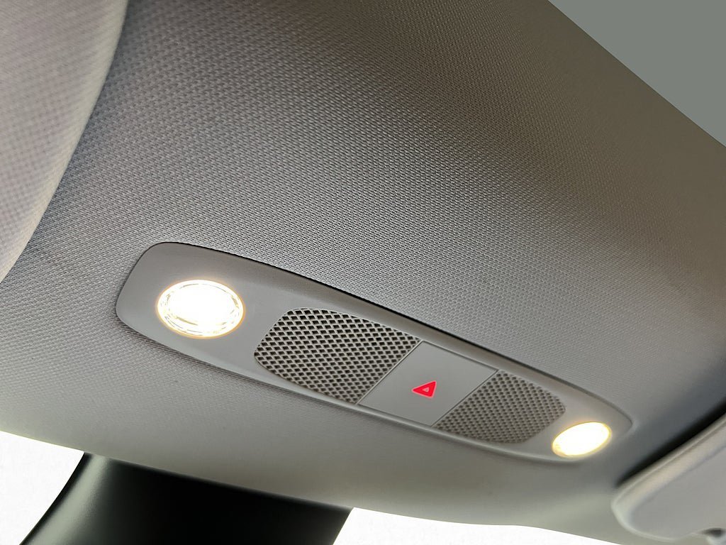 Vehicle Image 32