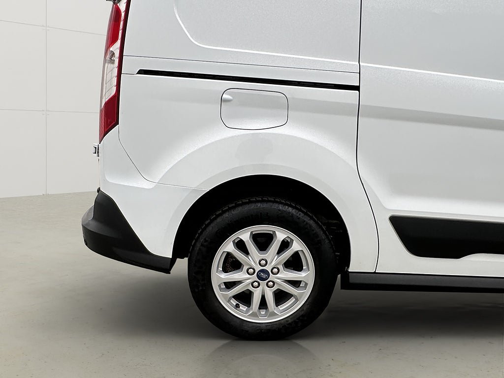 Vehicle Image 32