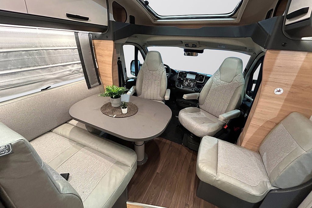 Vehicle Image 33