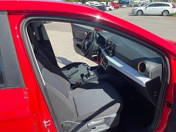 Vehicle Image 12