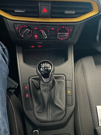 Vehicle Image 22