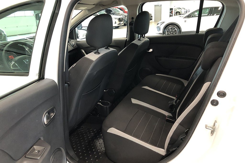 Vehicle Image 8