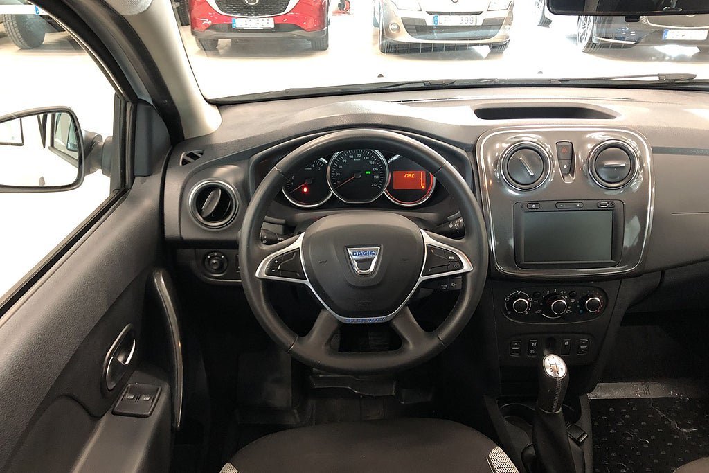 Vehicle Image 9