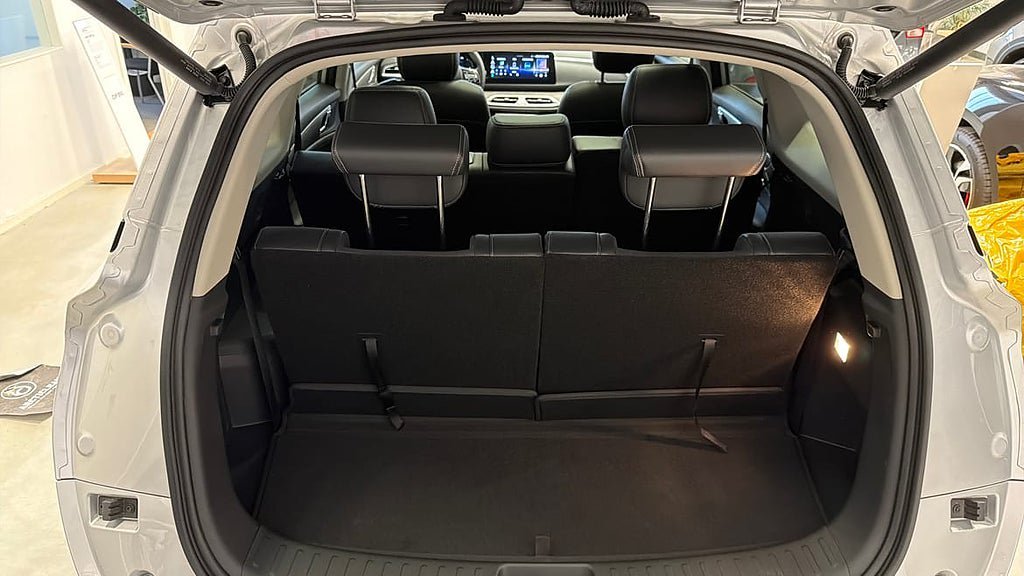 Vehicle Image 12